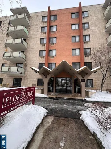 $1,950 | 77 Prospect Avenue, Unit 6E, Hackensack, NJ 07601