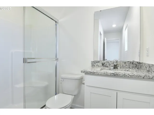 $469,900 | 3915 Southwest Duniway Lane, Gresham, OR 97080