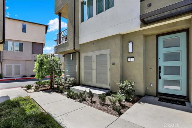 $759,000 | 1563 Lima Way, Unit 5, Placentia, CA 92870