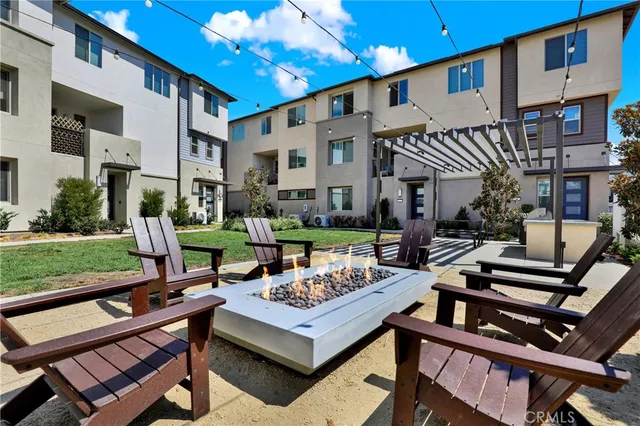 $759,000 | 1563 Lima Way, Unit 5, Placentia, CA 92870