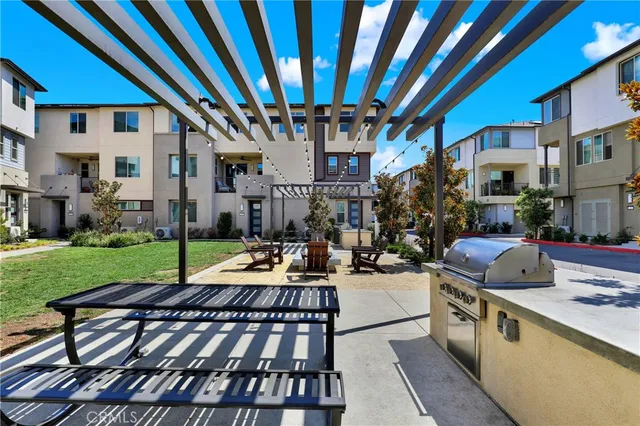 $759,000 | 1563 Lima Way, Unit 5, Placentia, CA 92870