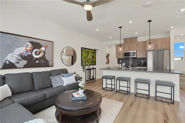 $759,000 | 1563 Lima Way, Unit 5, Placentia, CA 92870