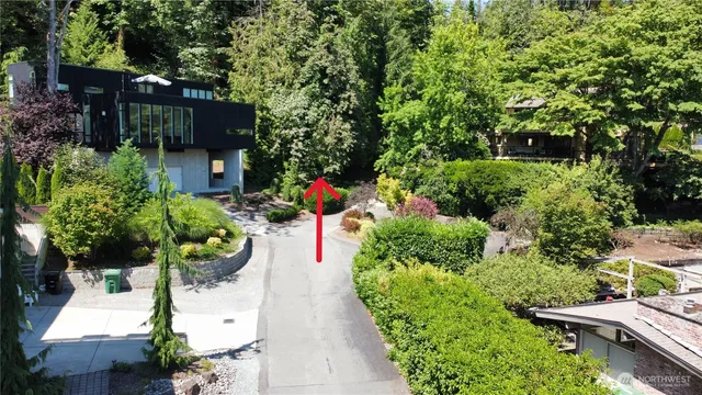 a view of a garden with patio