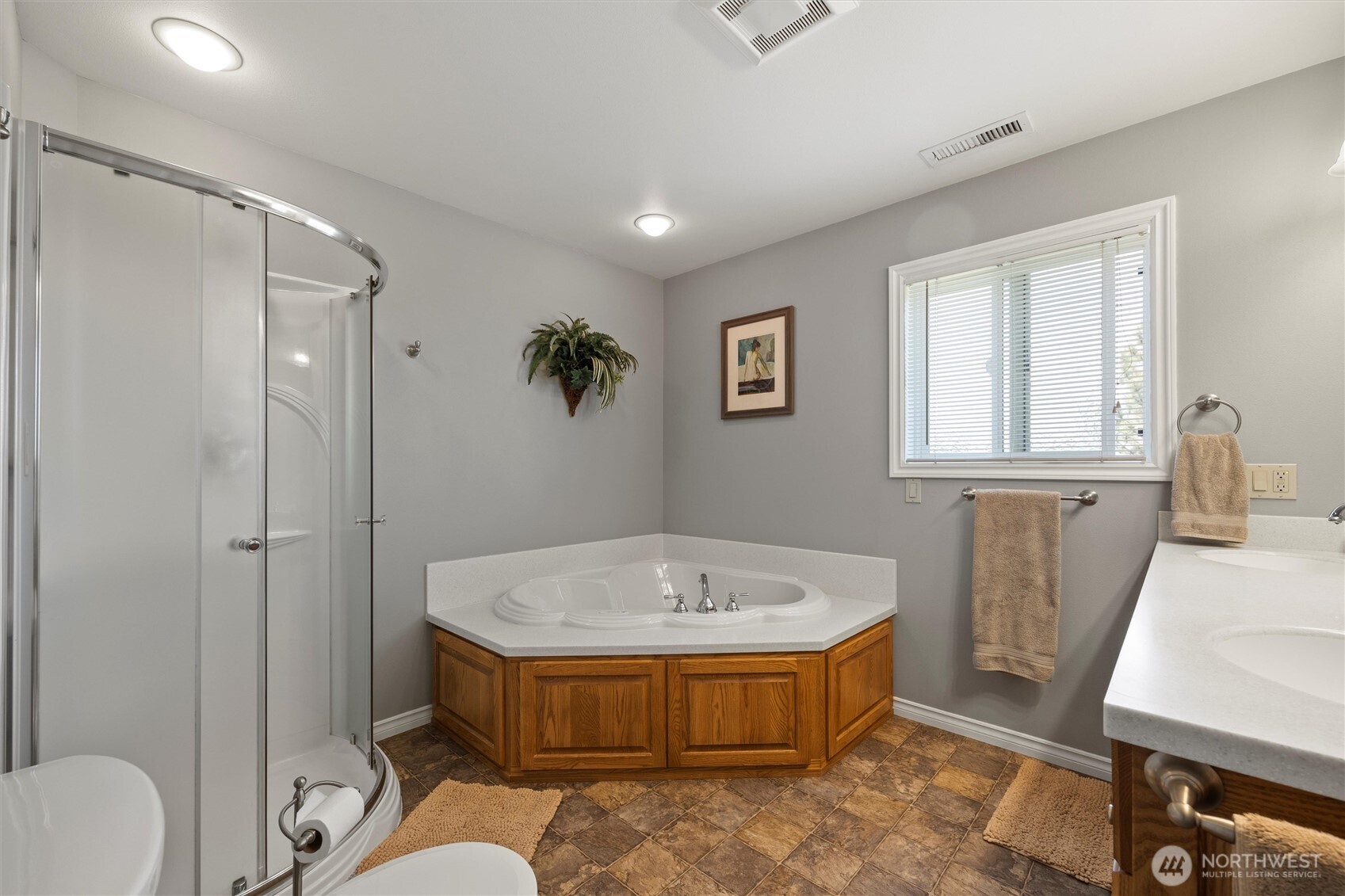 6379 Lewis Peak Road Waitsburg, WA 99361 - Photo 25 of 40 a spacious bathroom with a tub shower and mirror