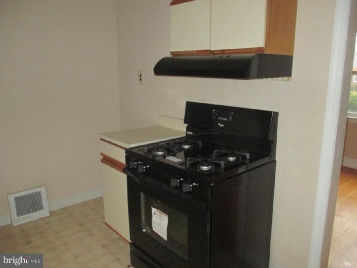 407 Devon Road Havertown, PA 19083 - Photo 4 of 10