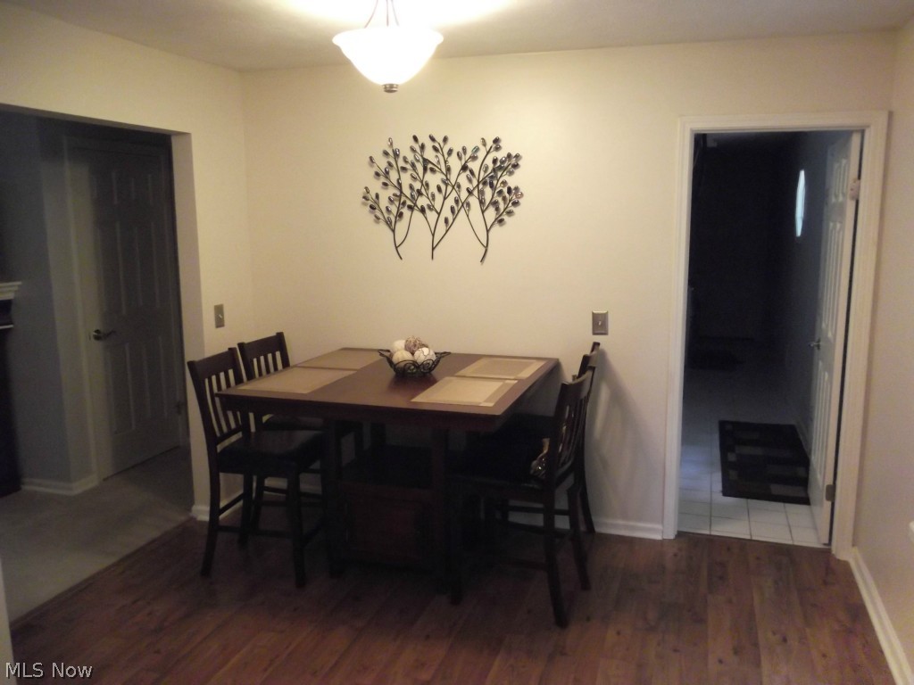 7277 Auburn Road Painesville, OH 44077 - Photo 7 of 21 EAT IN AREA