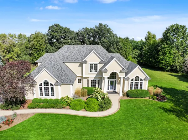 $1,150,000 | 261 Steeple Pointe Circle, Delafield, WI 53018