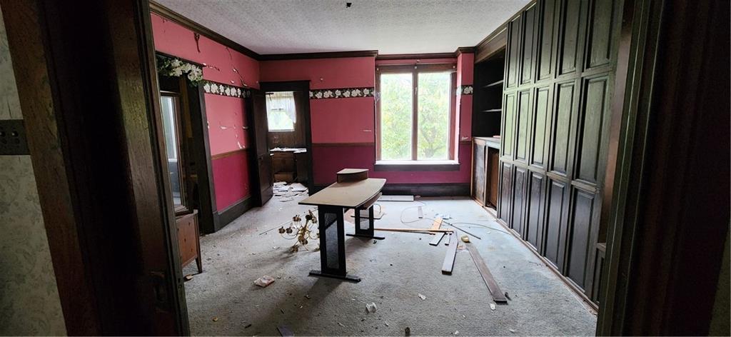 542 Franklin Street Freeport, PA 16229 - Photo 6 of 12 a view of an entryway with a livingroom