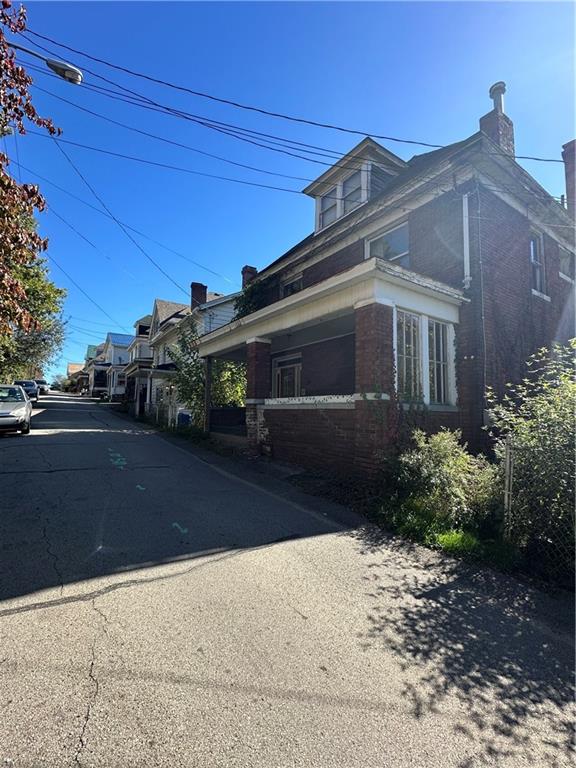542 Franklin Street Freeport, PA 16229 - Photo 10 of 12 a front view of a house with a yard