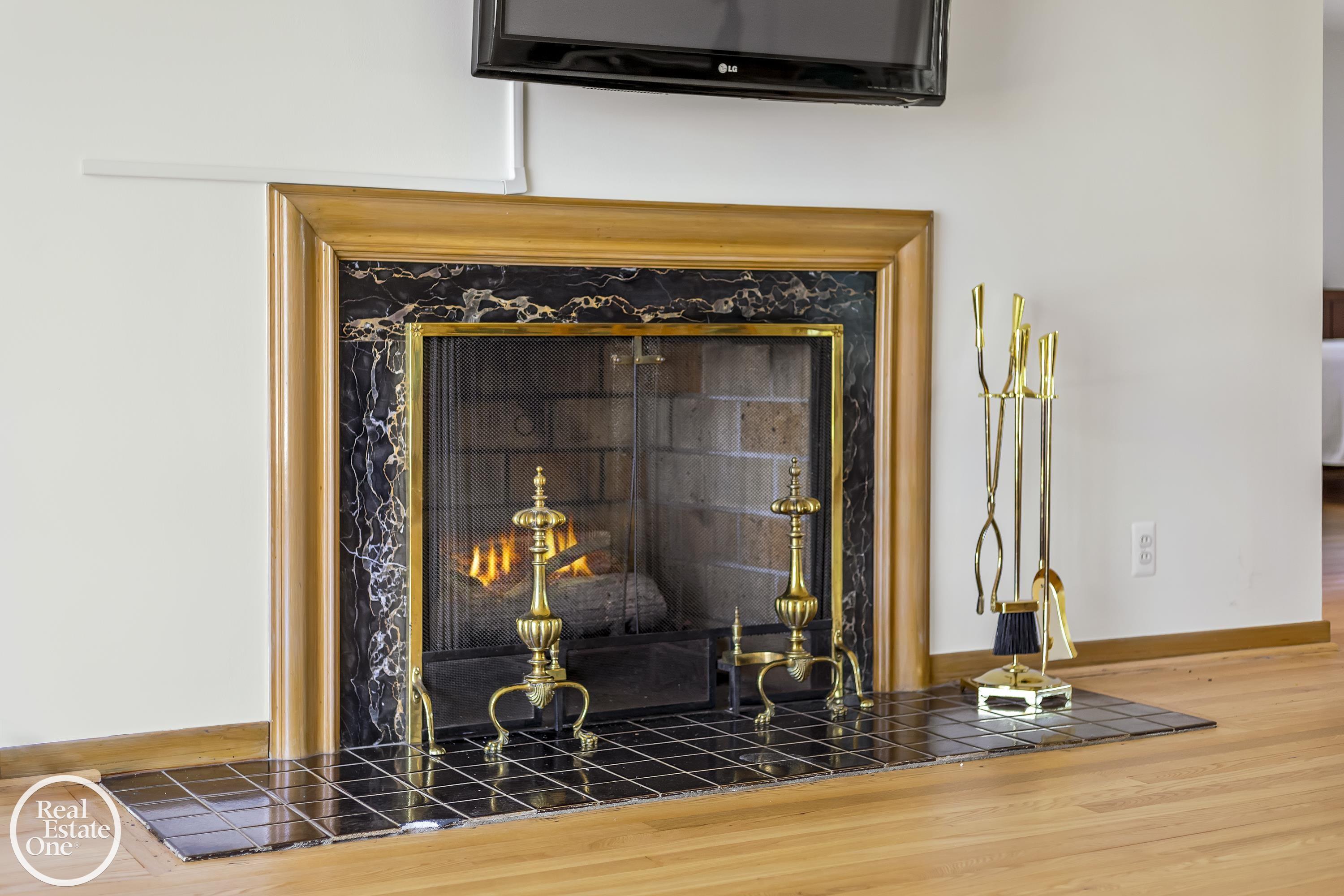 1487 North Renaud Road Grosse Pointe, MI 48236 - Photo 6 of 42 50157942-e56ec4e1-2806-49bc-8266-34a065cd84fb.JPG
