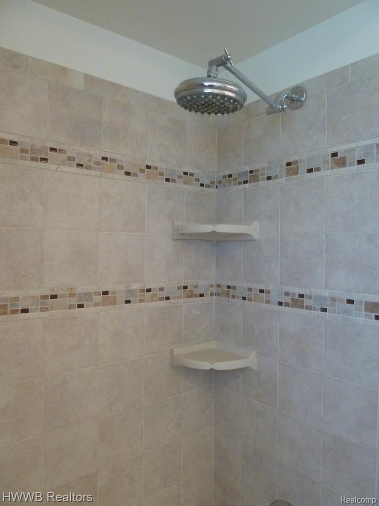 18700 Gill Road Livonia, MI 48152 - Photo 27 of 40 Ceramic Shower