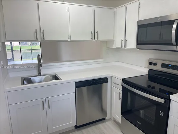 $2,000 | 3199 Foxcroft Road, Unit 110, Miramar, FL 33025