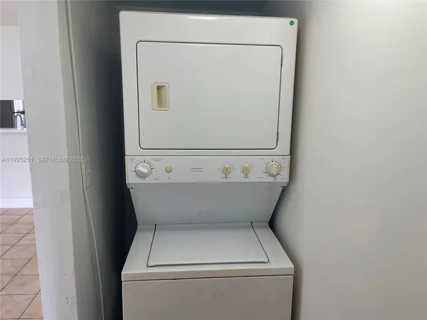 $2,000 | 3199 Foxcroft Road, Unit 110, Miramar, FL 33025