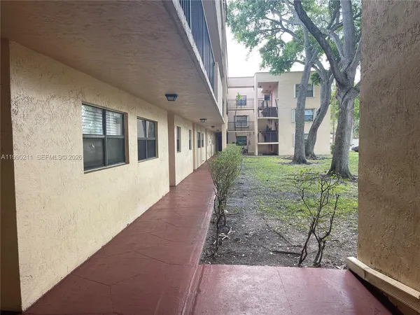 $2,000 | 3199 Foxcroft Road, Unit 110, Miramar, FL 33025