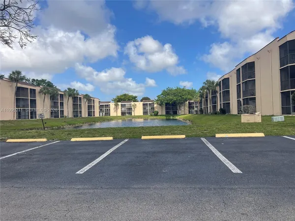$2,000 | 3199 Foxcroft Road, Unit 110, Miramar, FL 33025