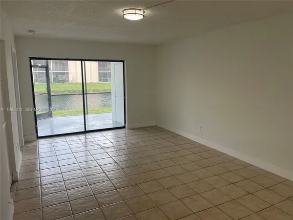 $2,000 | 3199 Foxcroft Road, Unit 110, Miramar, FL 33025