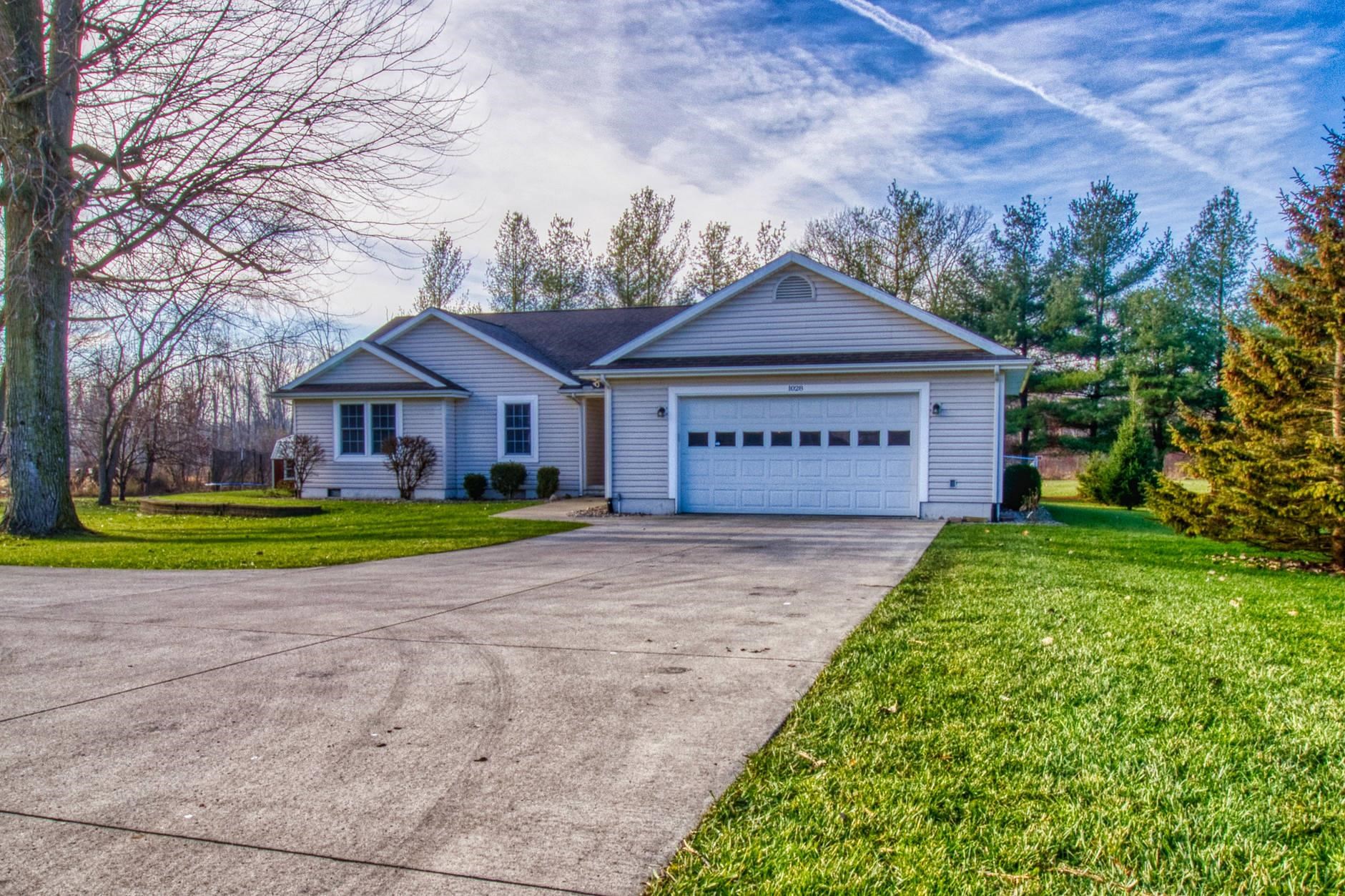 1028 Country Club Road Warsaw, IN 46580 - Photo 1 of 28 Gallery Image 1