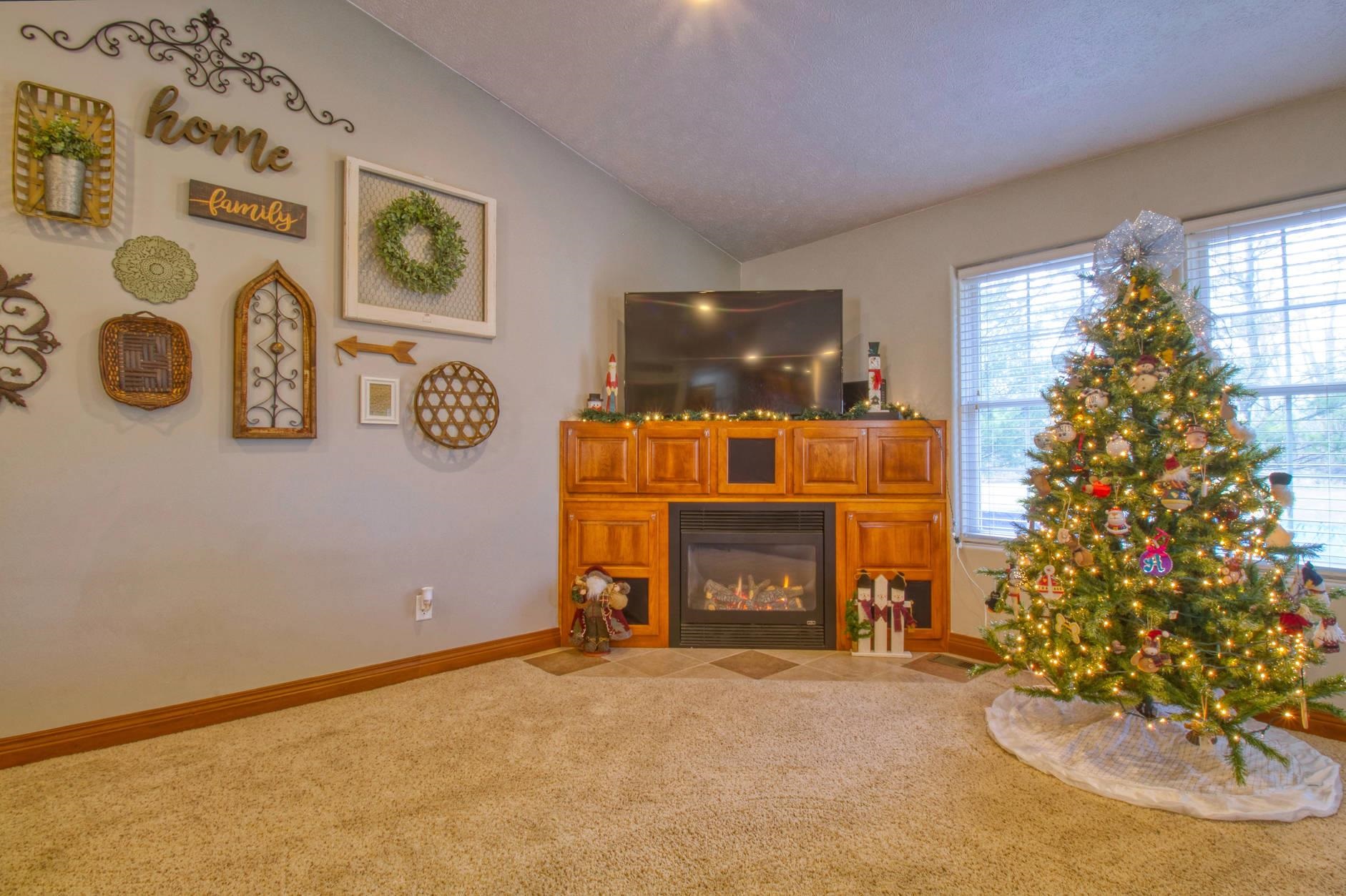 1028 Country Club Road Warsaw, IN 46580 - Photo 11 of 28 Gallery Image 11
