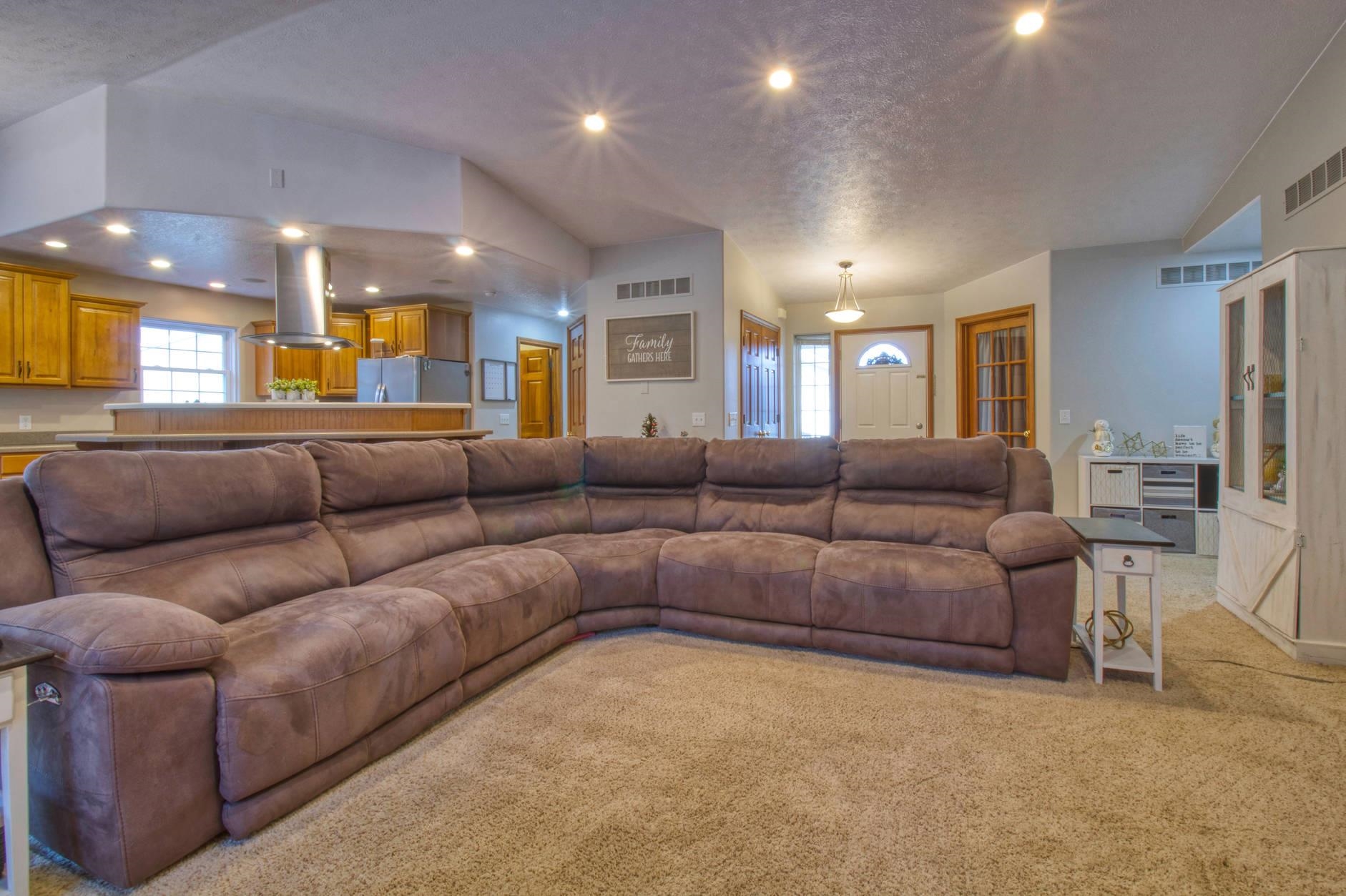1028 Country Club Road Warsaw, IN 46580 - Photo 12 of 28 Gallery Image 12