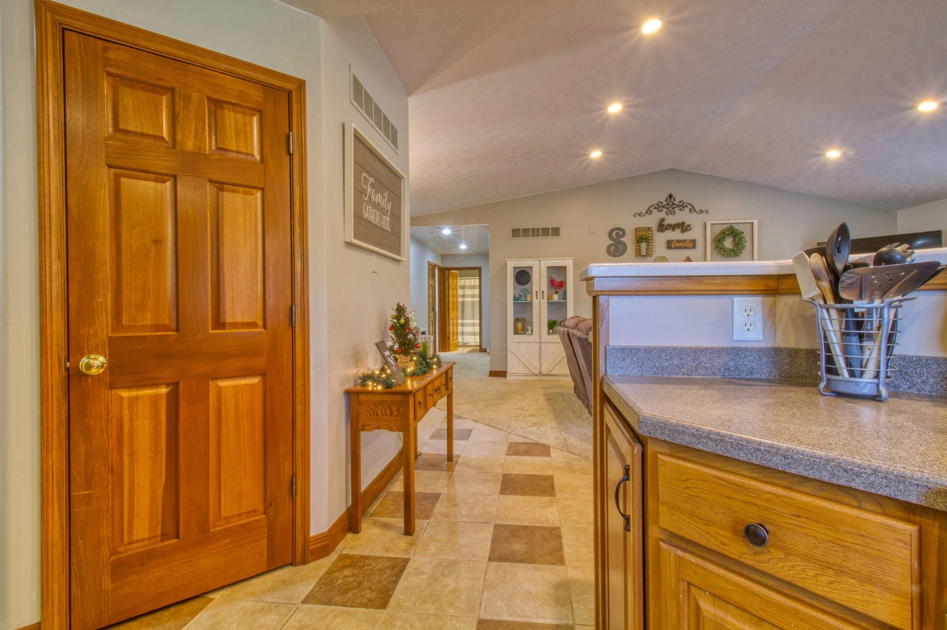 1028 Country Club Road Warsaw, IN 46580 - Photo 13 of 28 Gallery Image 13