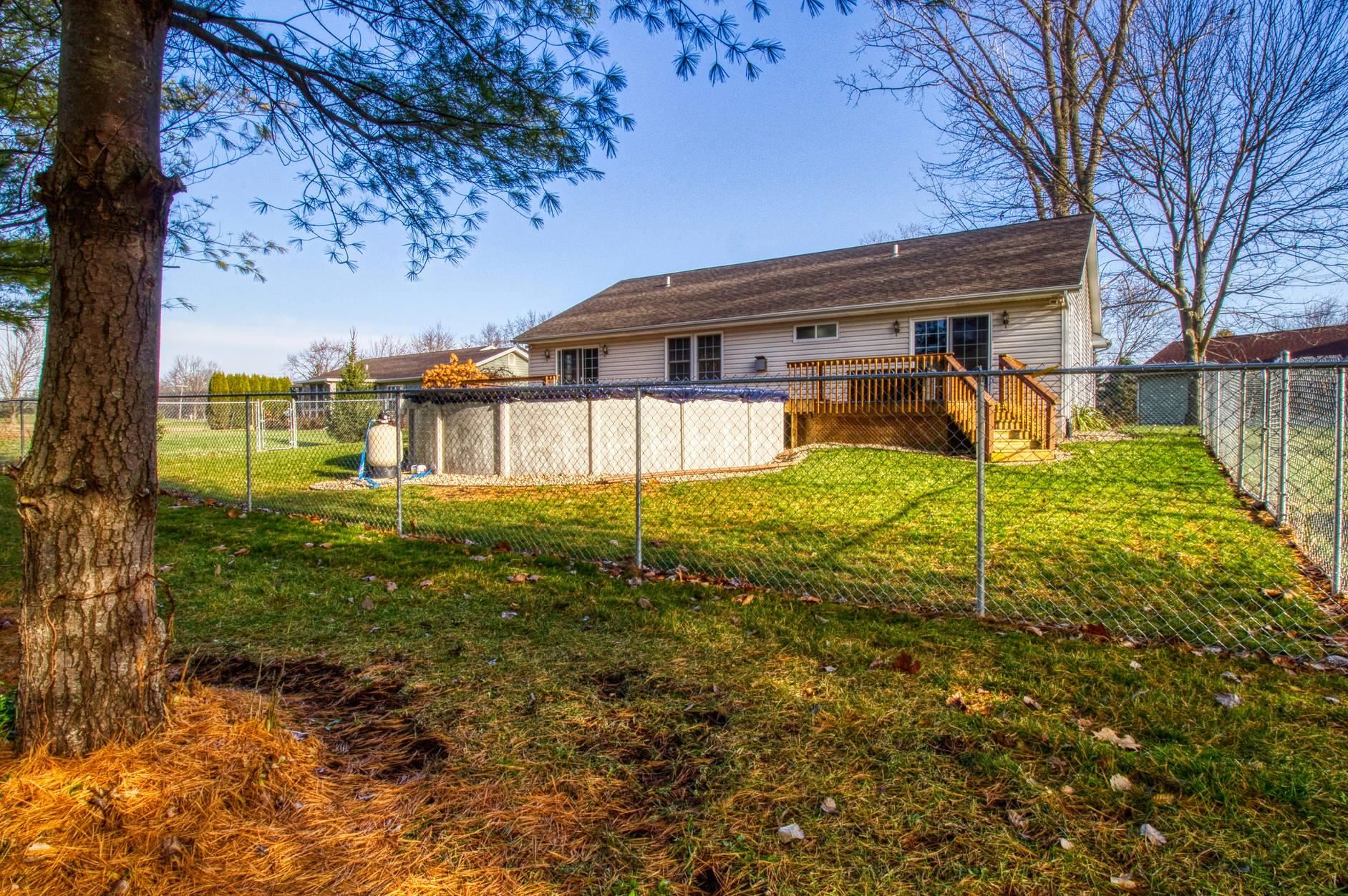 1028 Country Club Road Warsaw, IN 46580 - Photo 4 of 28 Gallery Image 4
