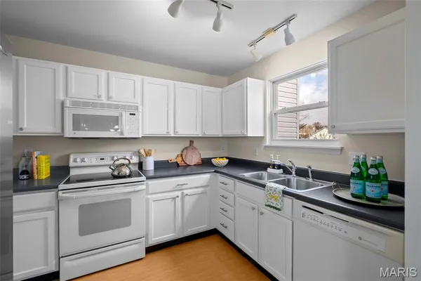 $249,900 | 1266 Big Bend Crossing Drive, Manchester, MO 63088