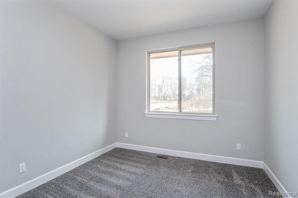 47639 Alpine Drive Novi, MI 48374 - Photo 21 of 36