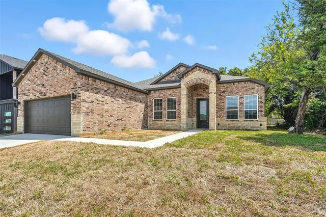 $420,500 | 716 Oak Creek Drive, Hutchins, TX 75141