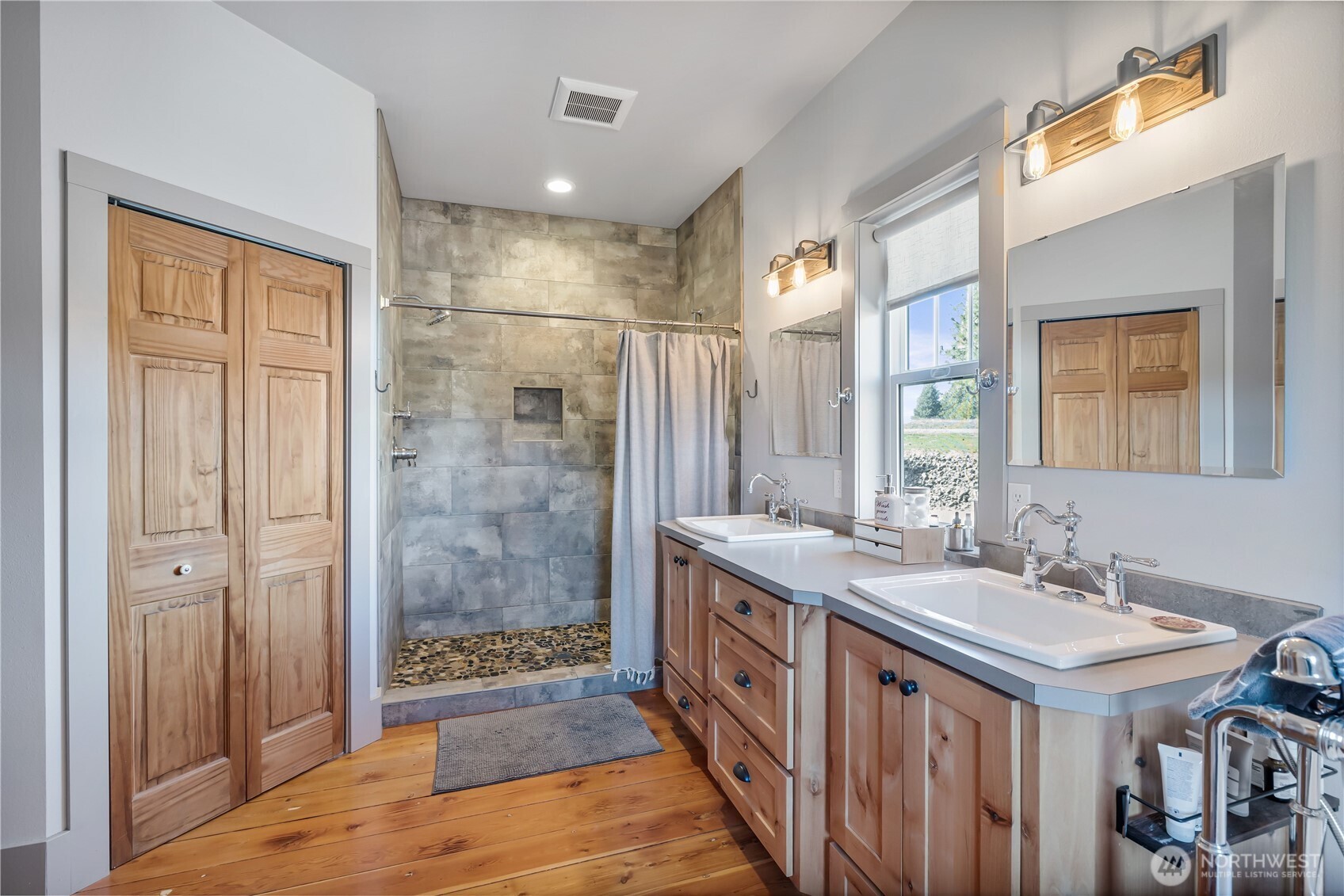 710 Hidden Valley Road Cle Elum, WA 98922 - Photo 21 of 35 a bathroom with a double vanity sink and a mirror