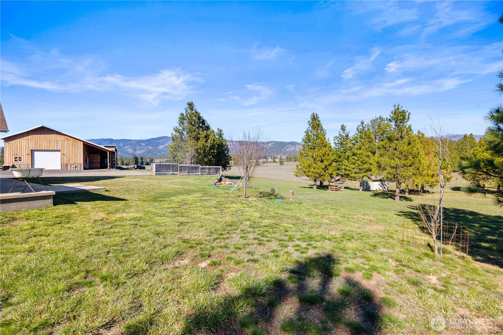 710 Hidden Valley Road Cle Elum, WA 98922 - Photo 25 of 35 a swimming pool with trees in the background