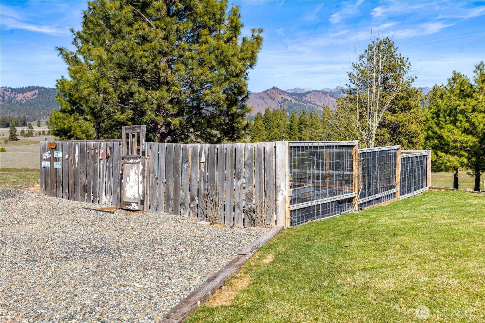 710 Hidden Valley Road Cle Elum, WA 98922 - Photo 26 of 35 a backyard of a house