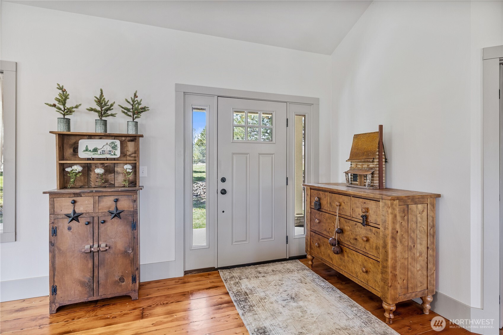 710 Hidden Valley Road Cle Elum, WA 98922 - Photo 6 of 35 a view of an entryway with wooden floor