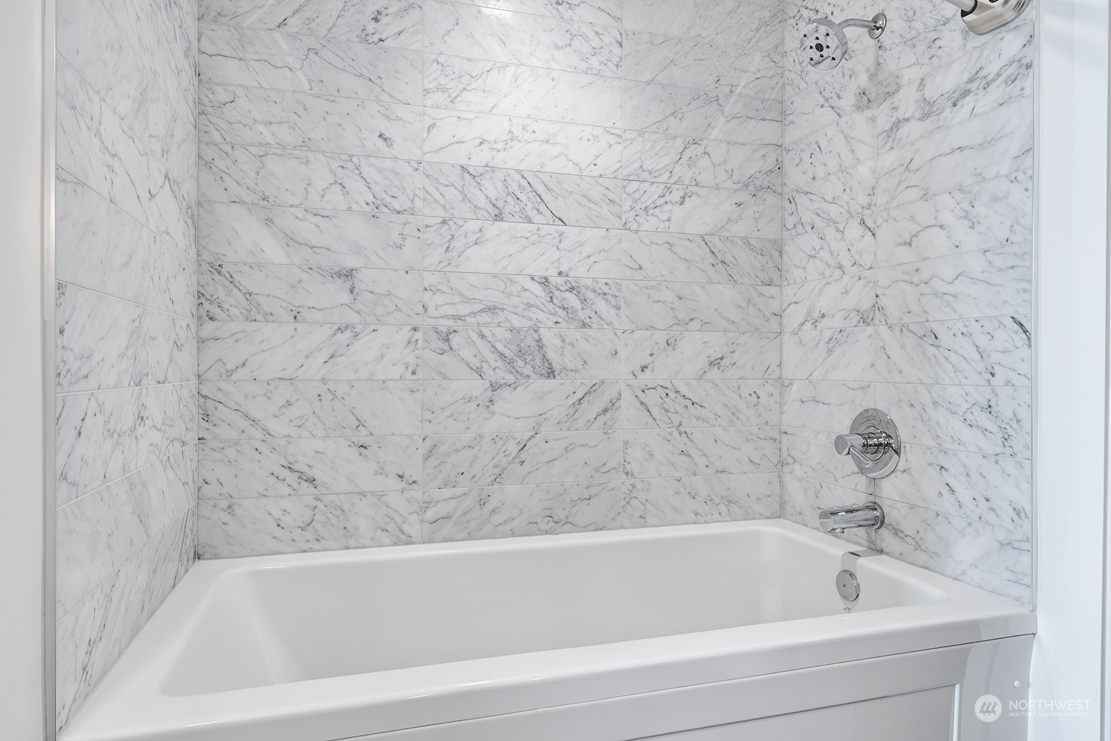 1321 Seneca Street, Unit 1708 Seattle, WA 98101 - Photo 8 of 14 a bathroom with a bathtub