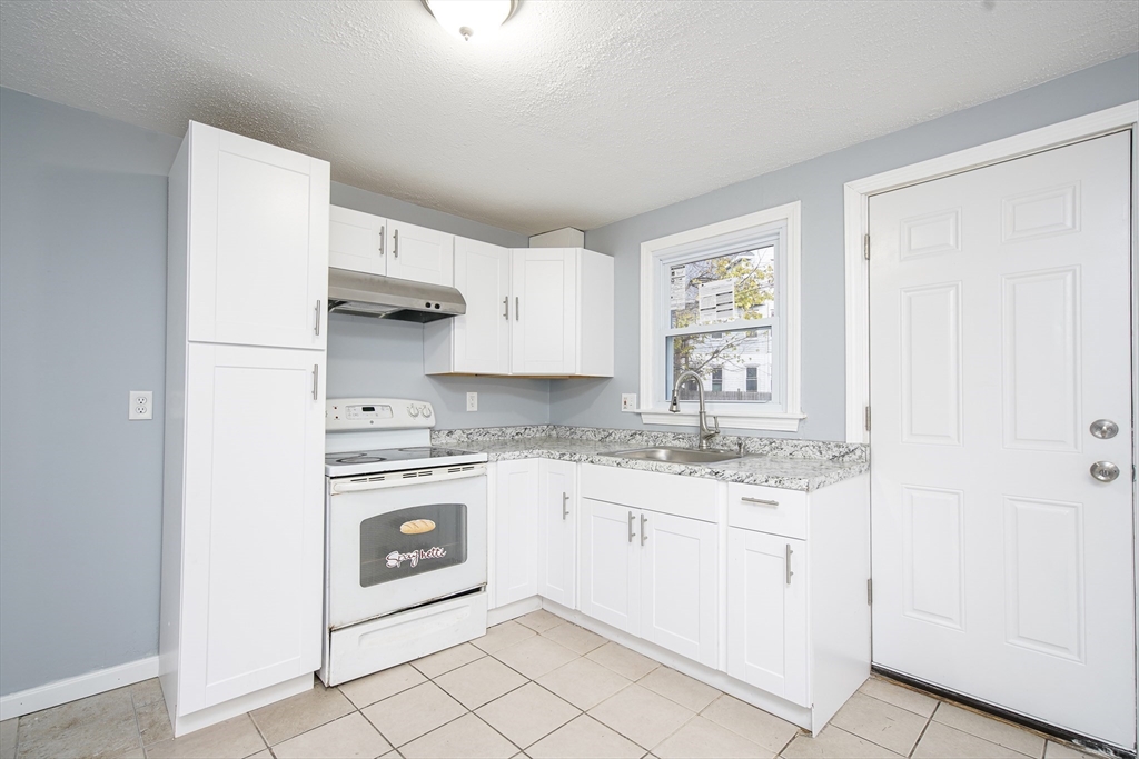 75-77 Chester Street, Unit 77 Springfield, MA 01105 - Photo 4 of 13