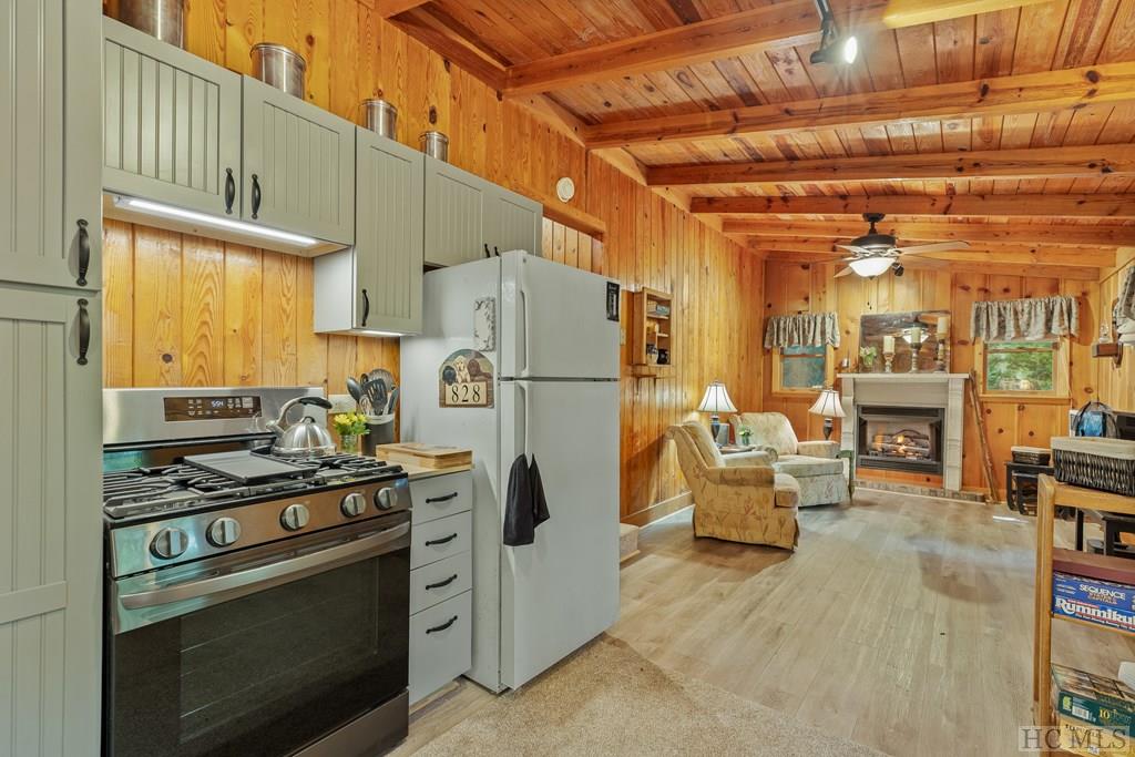 828 Hickory Hill Road Highlands, NC 28741 - Photo 4 of 25 Gallery Image 4