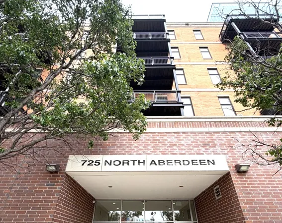 $539,000 | 725 North Aberdeen Street, Unit 209, Chicago, IL 60642