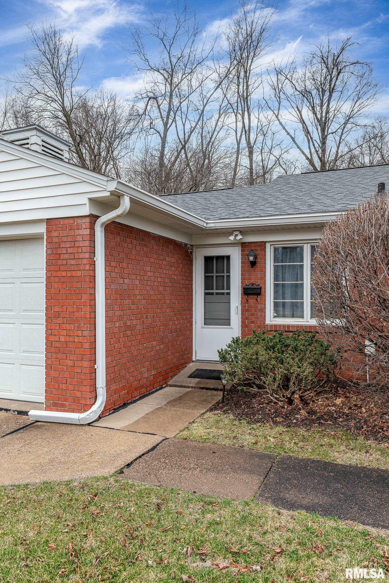 44 Woodley Road Rock Island, IL 61201 - Photo 3 of 26