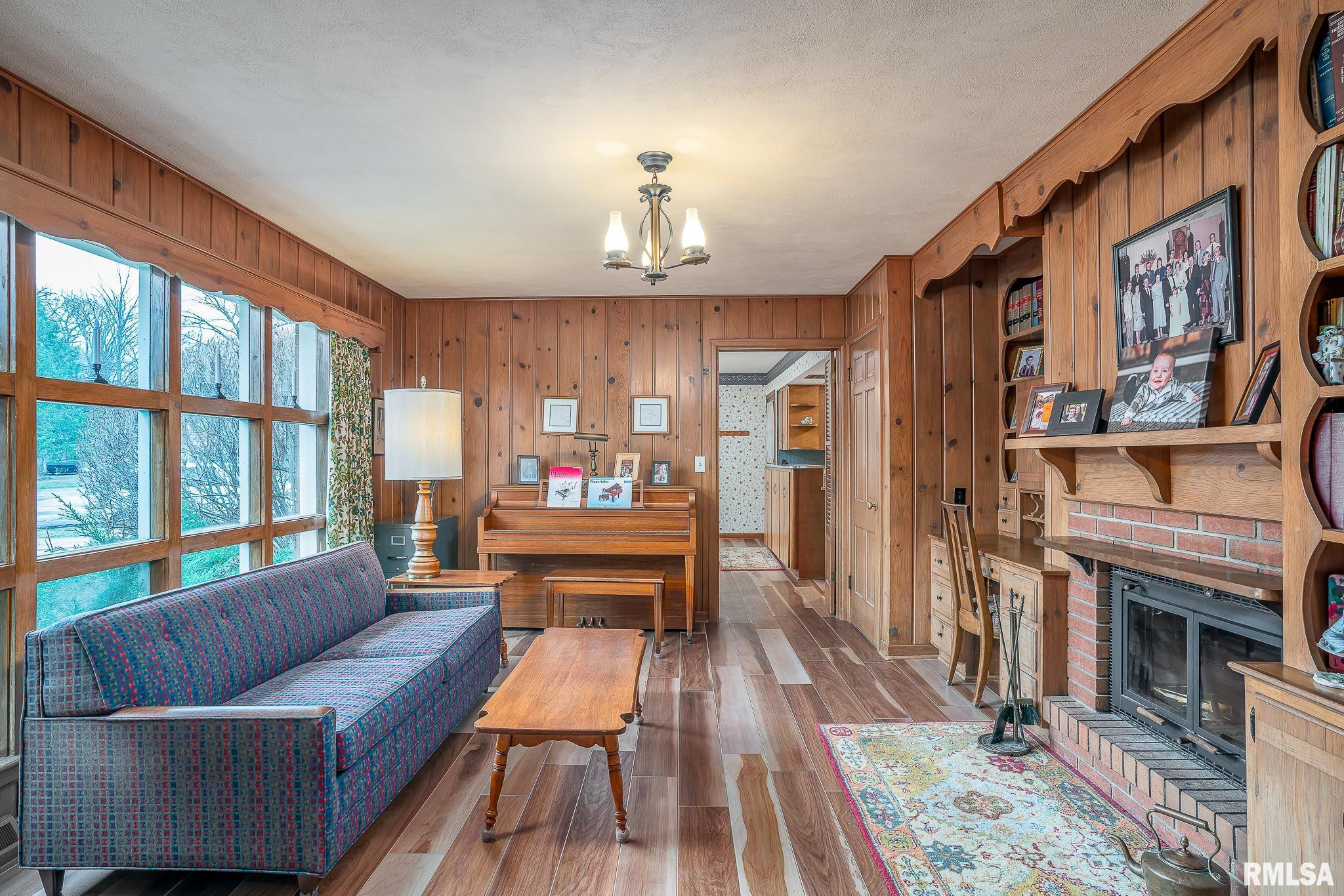 44 Woodley Road Rock Island, IL 61201 - Photo 5 of 26