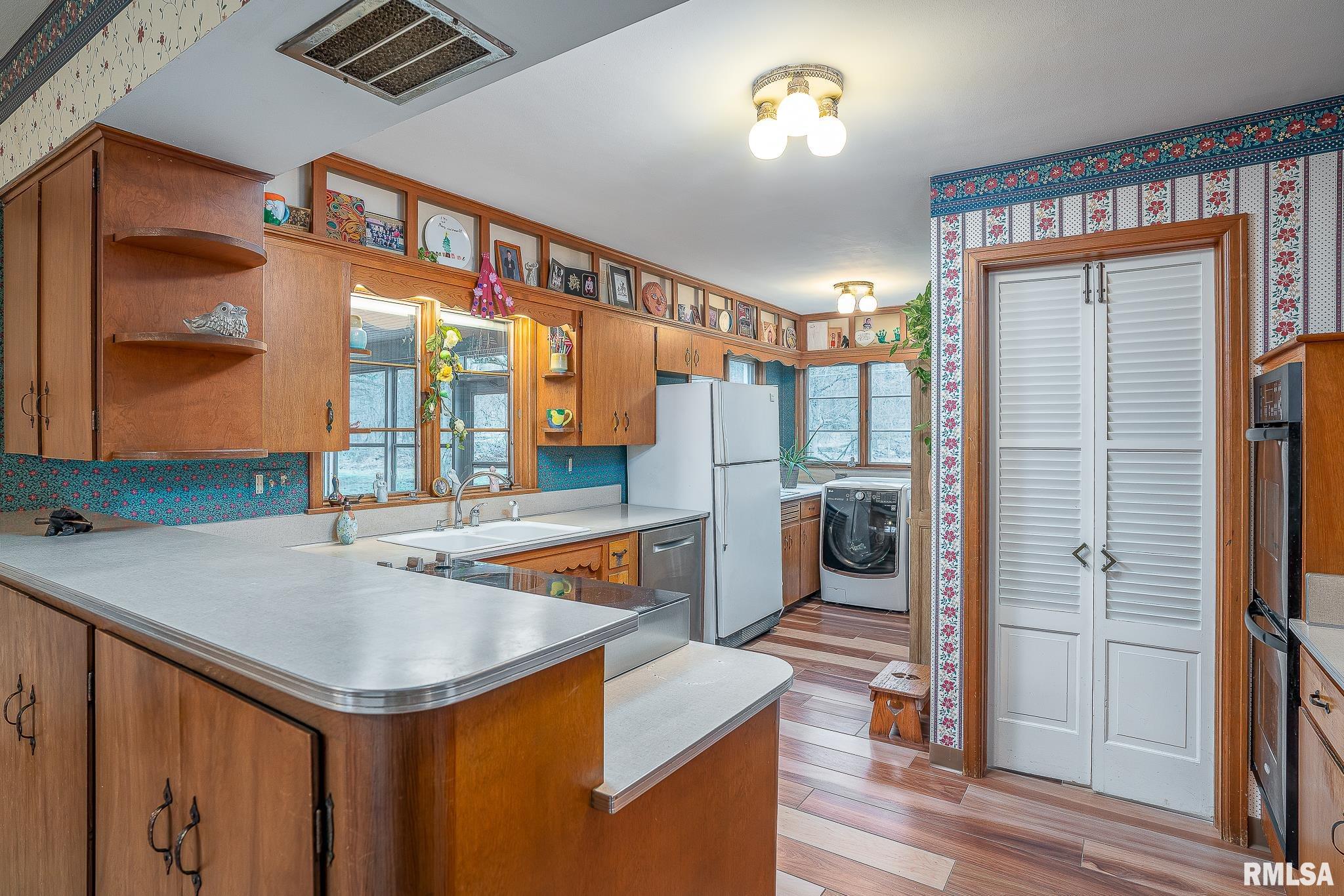 44 Woodley Road Rock Island, IL 61201 - Photo 9 of 26