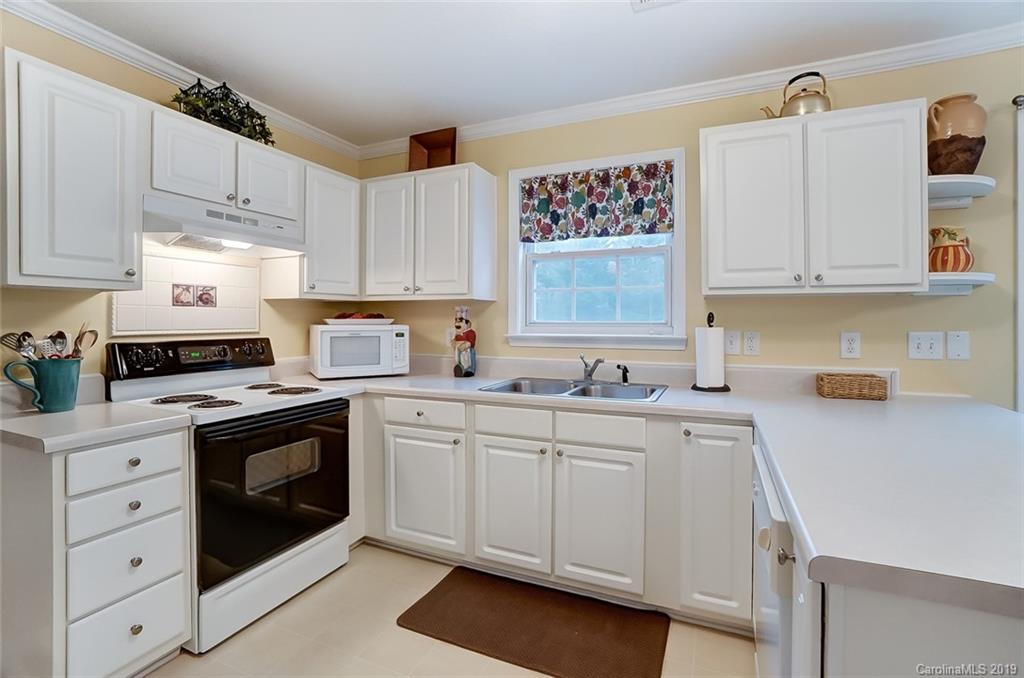 12524 Old Timber Road Charlotte, NC 28269 - Photo 12 of 35 Gallery Image 12