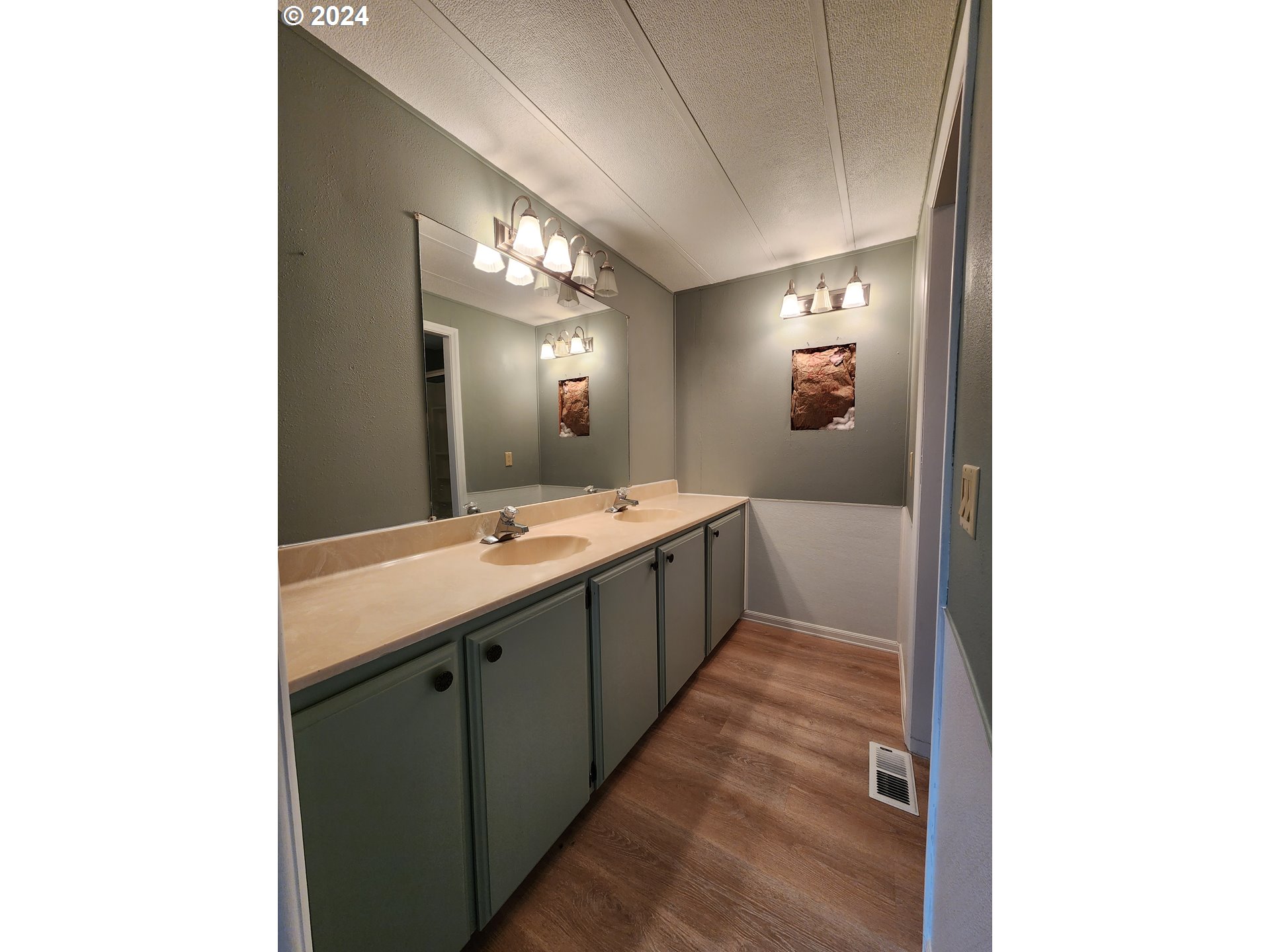 1267 Tucker Road, Unit 21 Hood River, OR 97031 - Photo 15 of 23 Gallery Image 15