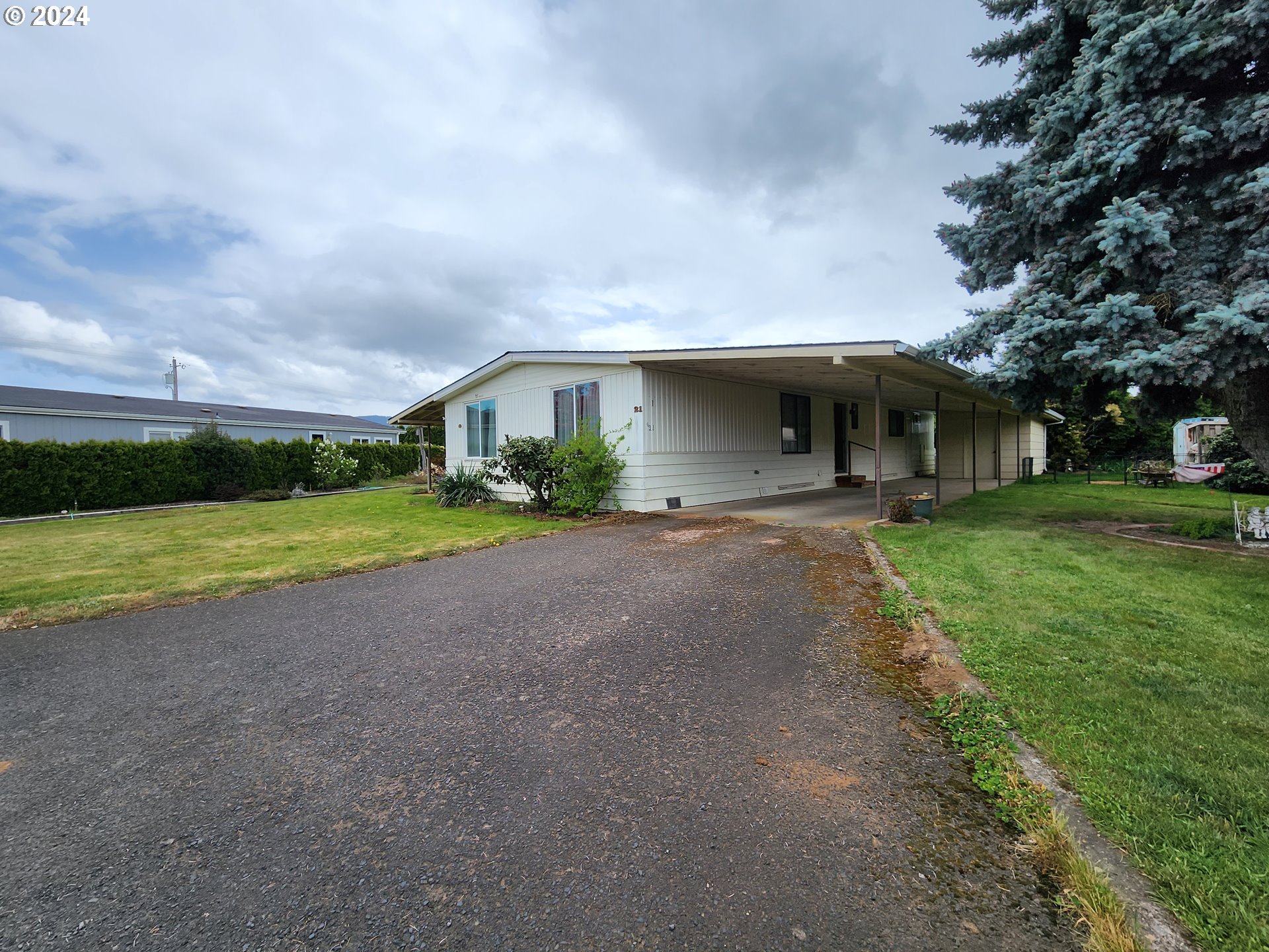 1267 Tucker Road, Unit 21 Hood River, OR 97031 - Photo 2 of 23 Gallery Image 2
