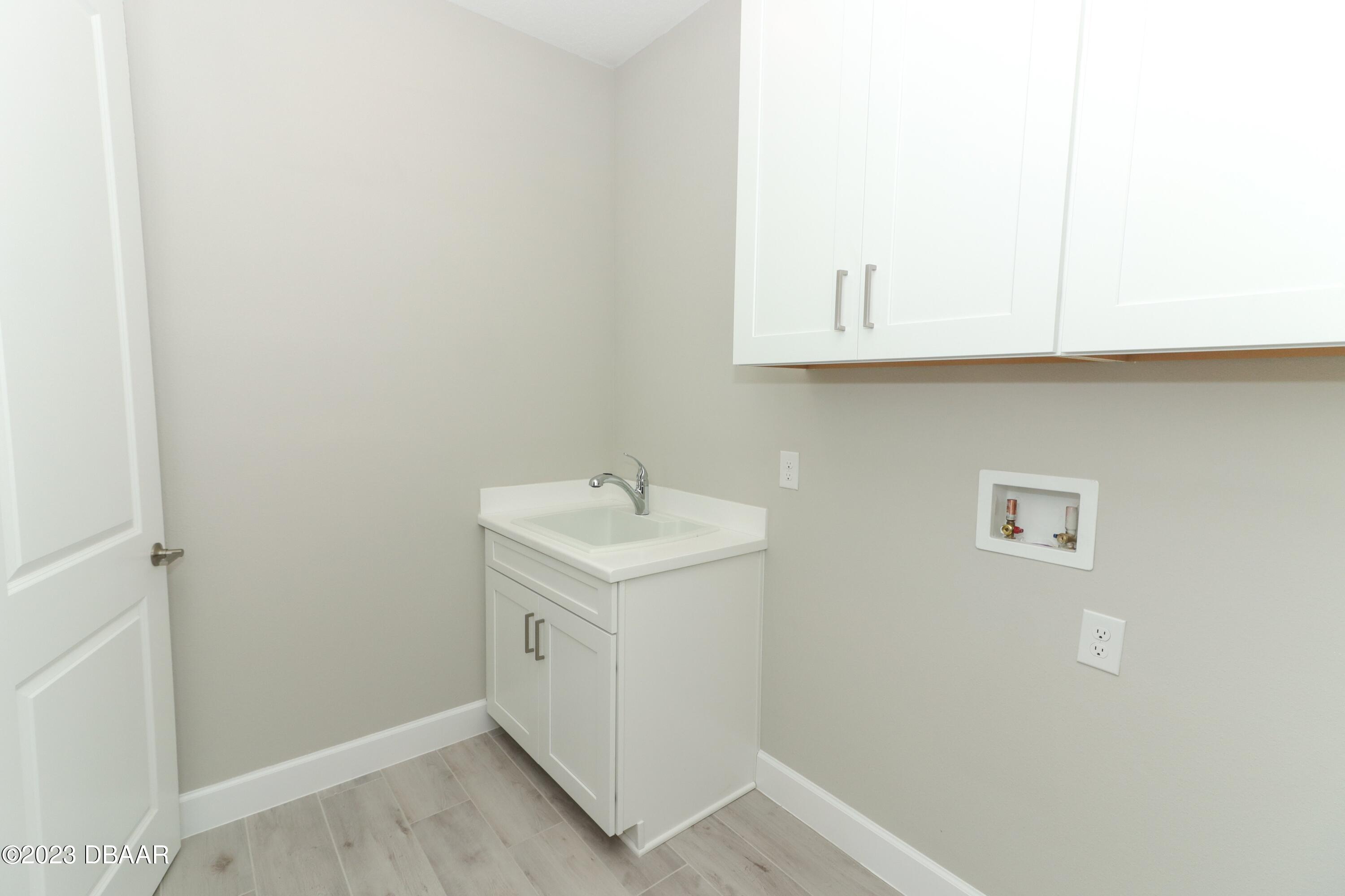 1376 Arklow Circle Ormond Beach, FL 32174 - Photo 30 of 40 41024062-036-Laundry_Room