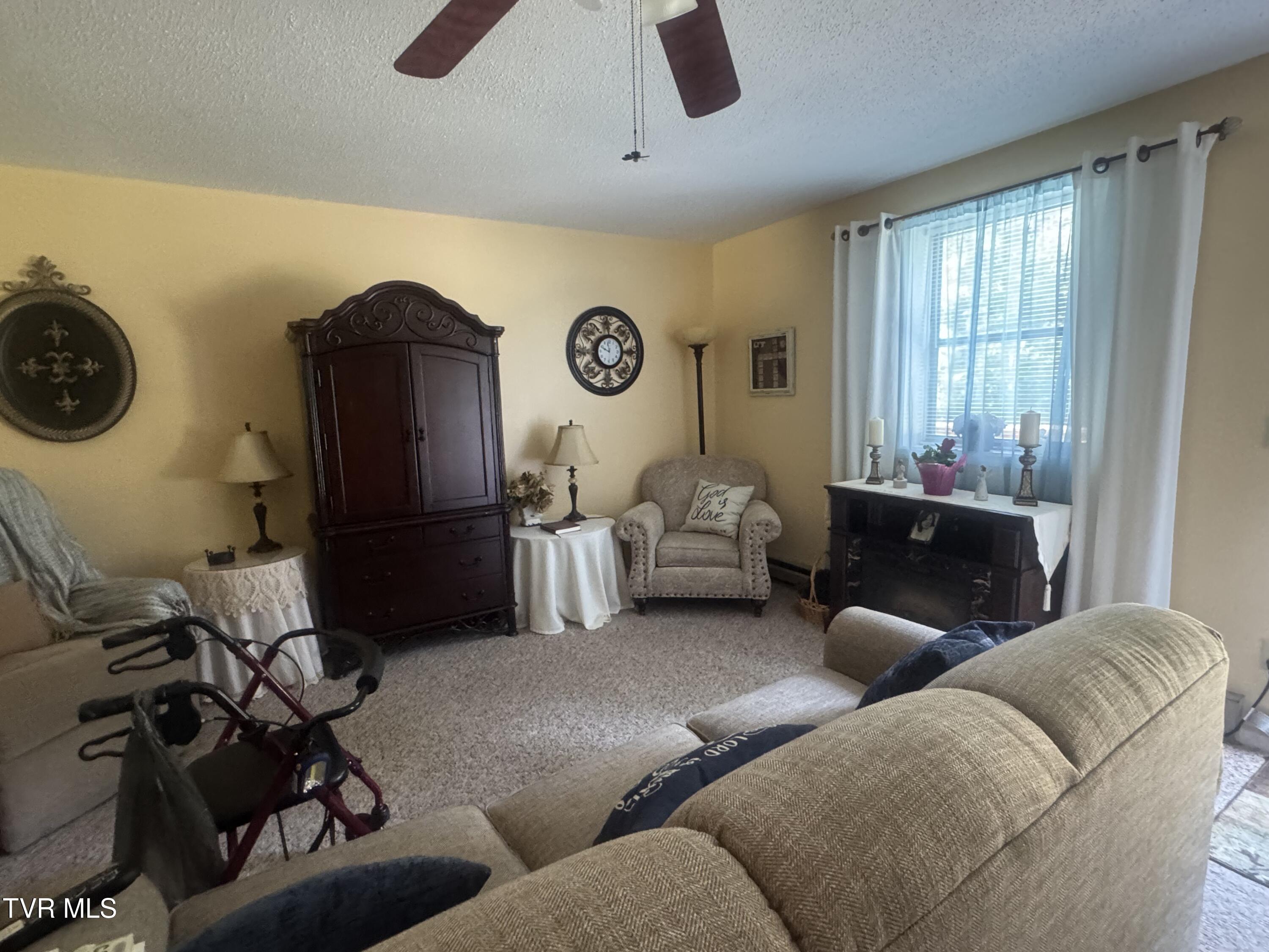 1310 Powder Branch Road Johnson City, TN 37601 - Photo 13 of 18 Living