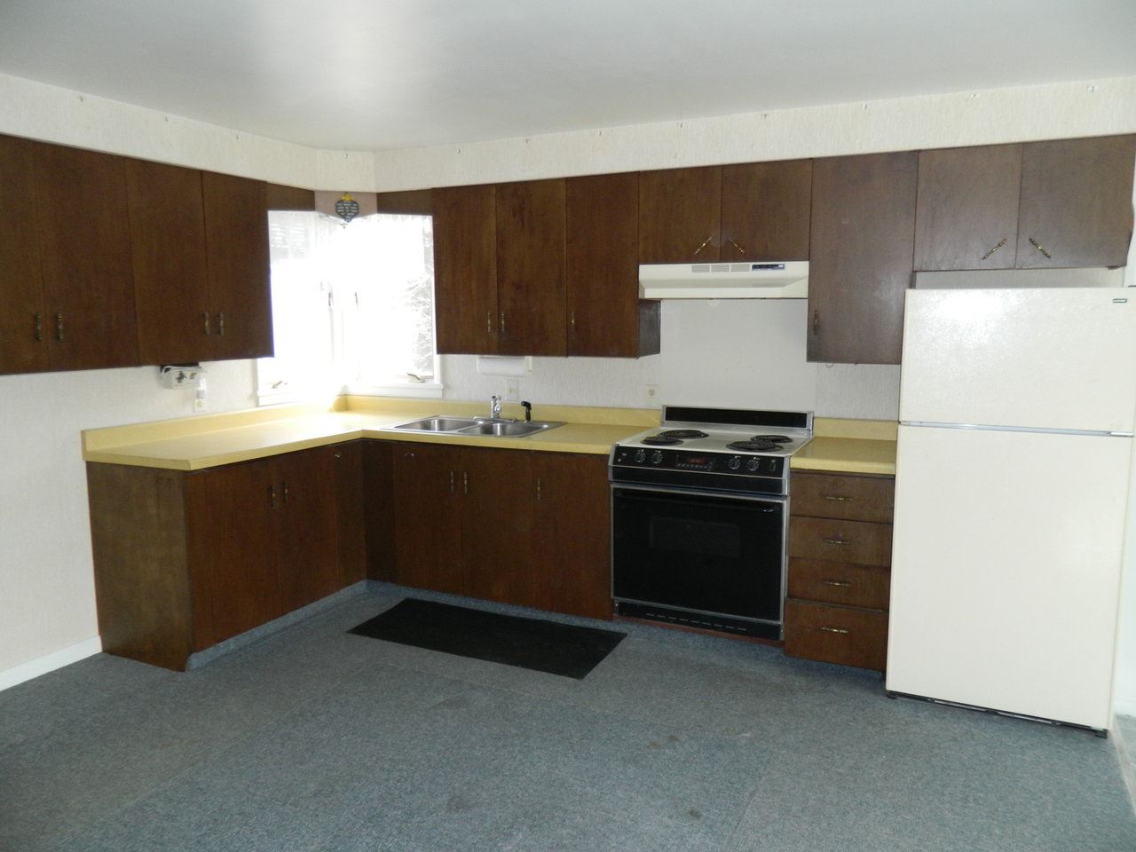 51 Governor Chittenden Road Williston, VT 05495 - Photo 4 of 21