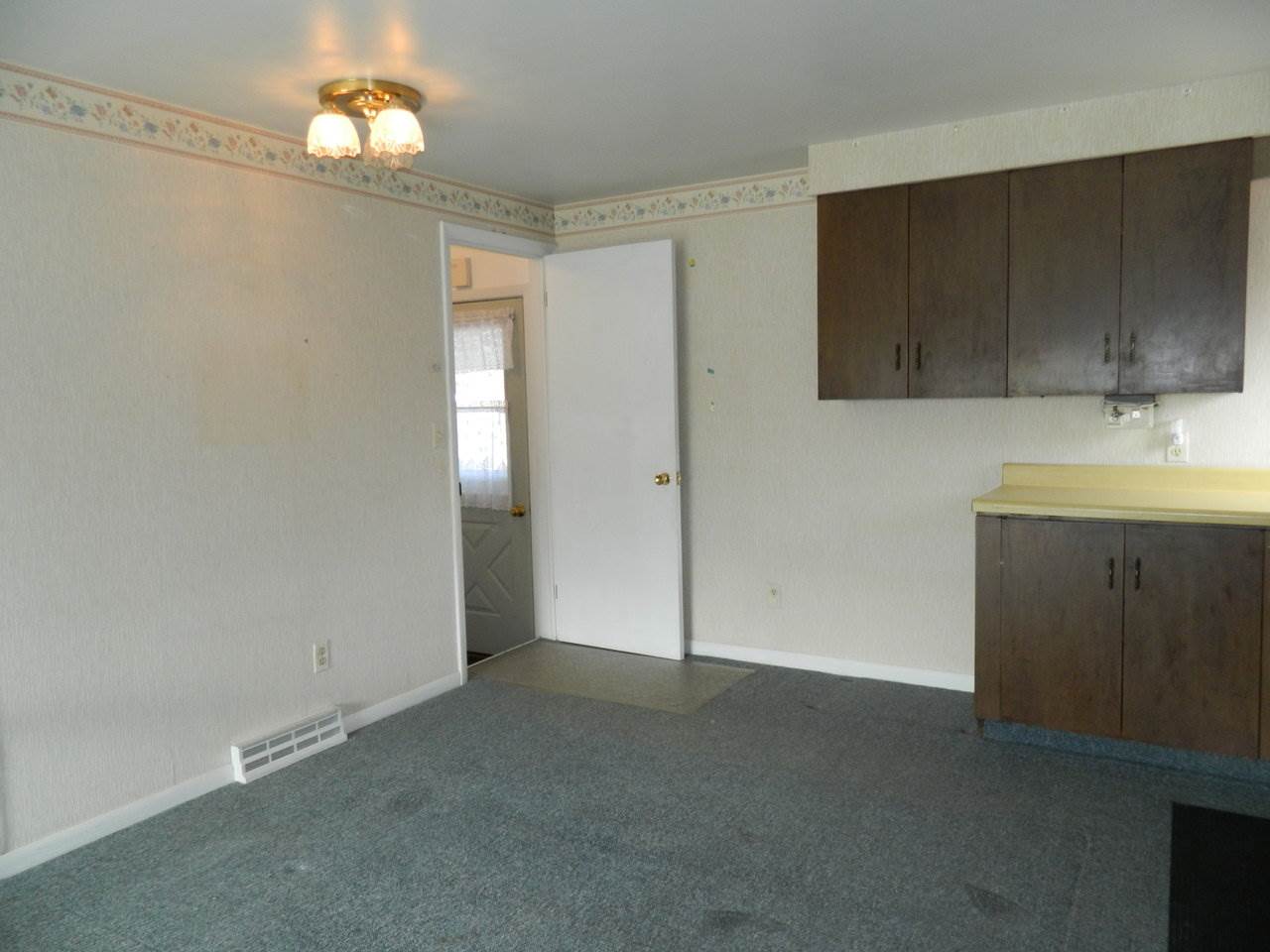 51 Governor Chittenden Road Williston, VT 05495 - Photo 5 of 21