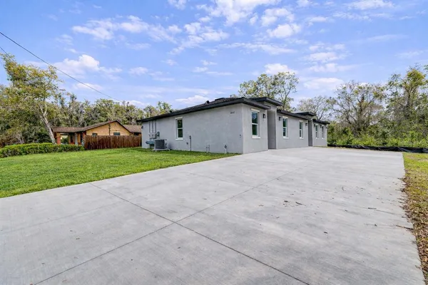 a view of a house with a backyard