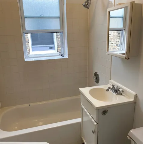 $1,650 | 3038 West Wellington Avenue, Unit 3, Chicago, IL 60618