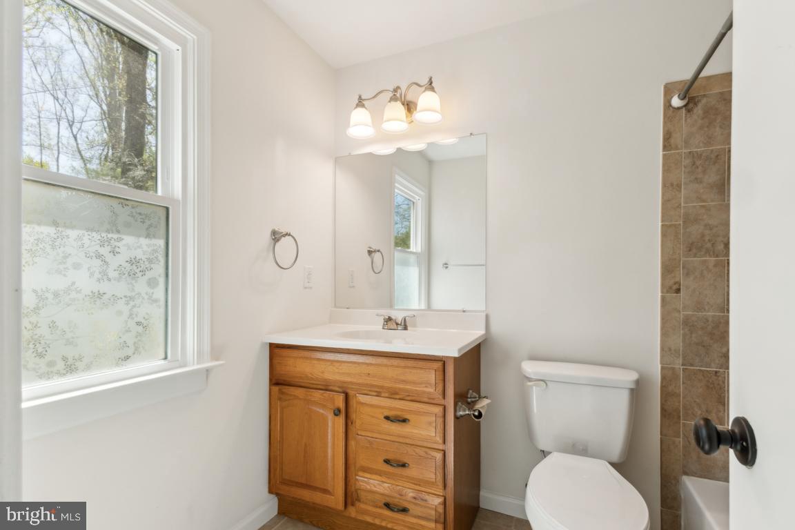 12320 Running Deer Road Manassas, VA 20112 - Photo 19 of 39 Full Bath (hallway bath)