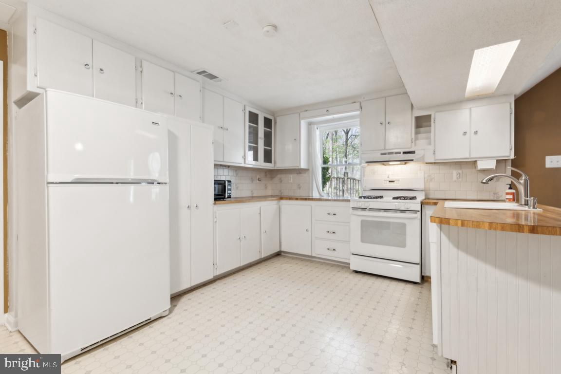12320 Running Deer Road Manassas, VA 20112 - Photo 22 of 39 Second kitchen (basement)